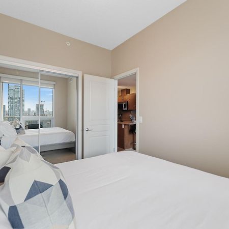Heart Of Downtown Calgary Spacious Luxury Condo With Stunning Views And Premium Amenities Ngoại thất bức ảnh