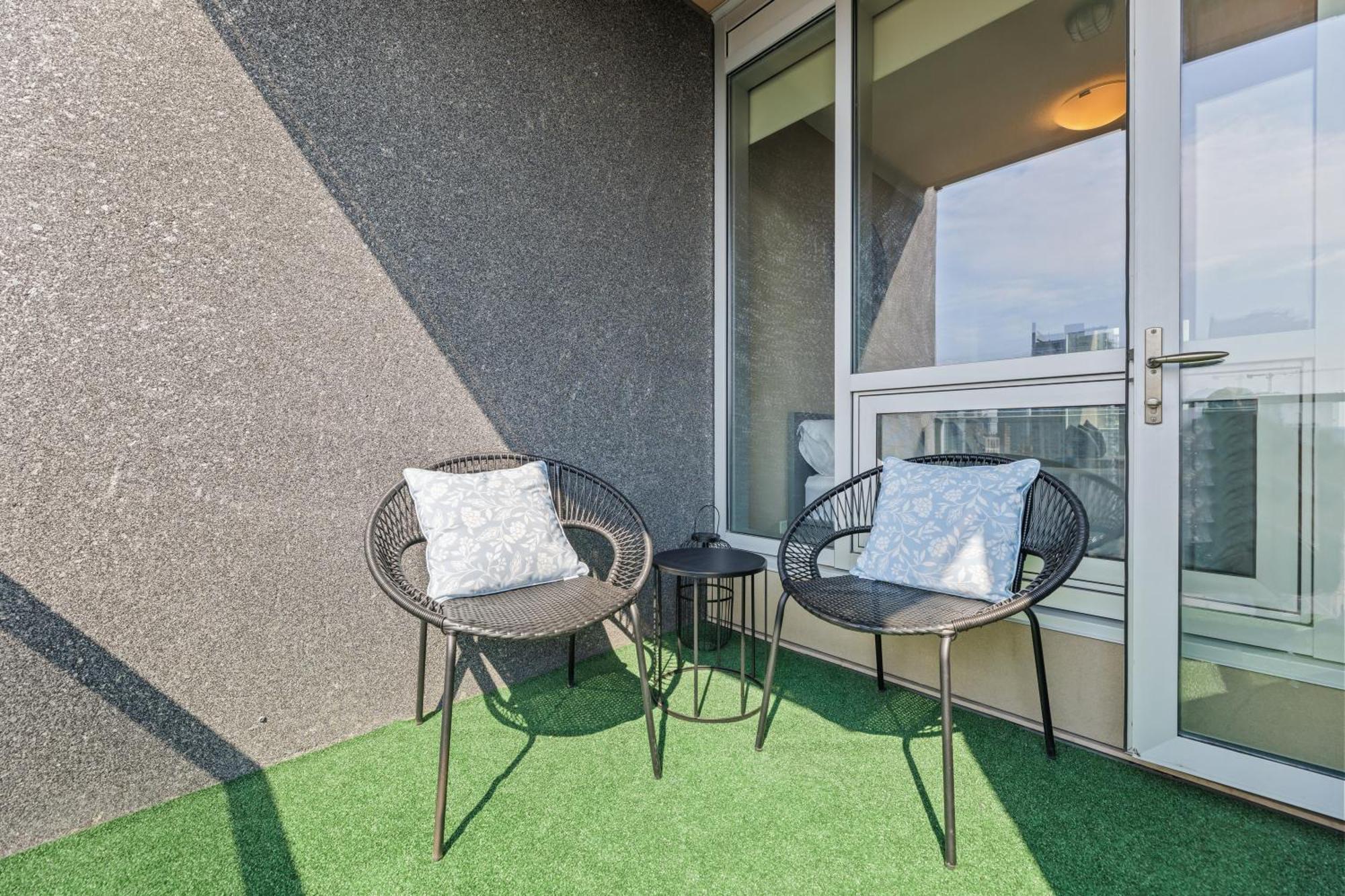 Heart Of Downtown Calgary Spacious Luxury Condo With Stunning Views And Premium Amenities Ngoại thất bức ảnh